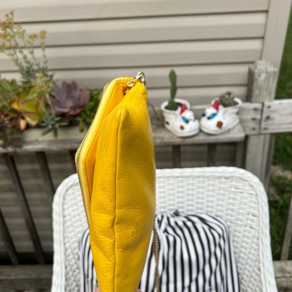 Henri Bendel Yellow Envelope Clutch/Crossbody with Gold Chain - Picture 10 of 15